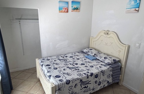 Little Havana Bed & Breakfast | Nice Room with Private Bathroom in Little Havana Miami with WiFi, AC B5