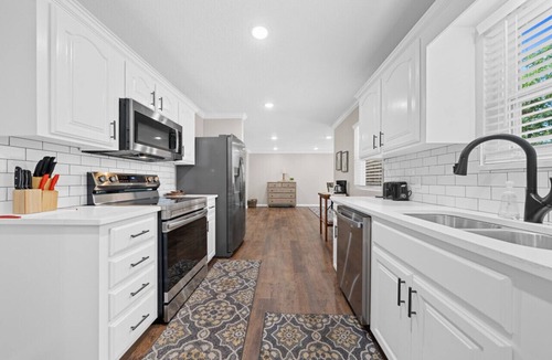 Russellville House | Nordin`s Lake House Newly Renovated, Peaceful Lakefront Hideaway on Delaware Bay, Sleeps 10
