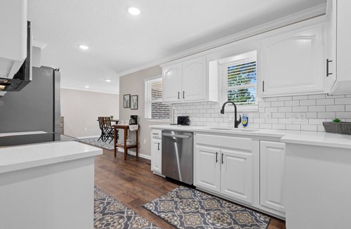 Russellville House | Nordin`s Lake House Newly Renovated, Peaceful Lakefront Hideaway on Delaware Bay, Sleeps 10