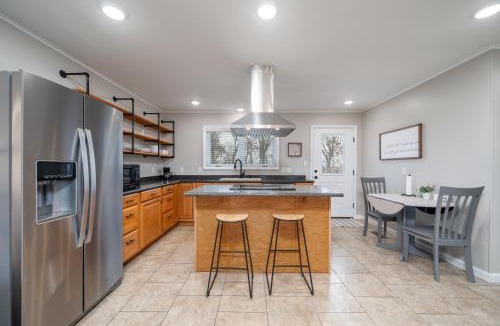 Dardanelle House | Nordins Hillside Meadow View Cabin