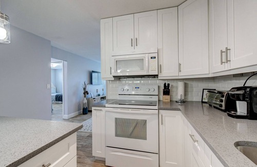 North Palm Beach House | North Palm Beach Getaway House, Close To Beaches!☀️