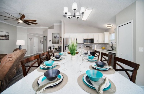 Arlington House | ~Oasis Pearl Sleeps 8 Heated Pool & Spa~
