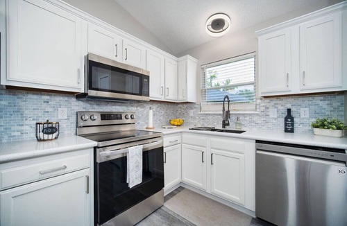 Arlington House | ~Oasis Pearl Sleeps 8 Heated Pool & Spa~