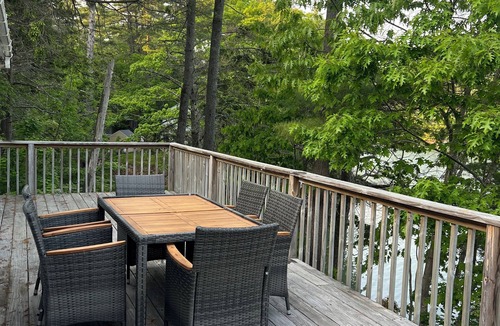 Brunswick Cottage | Ocean Front 3-bedroom home w/2 large decks w/water views in Brunswick w/WiFi