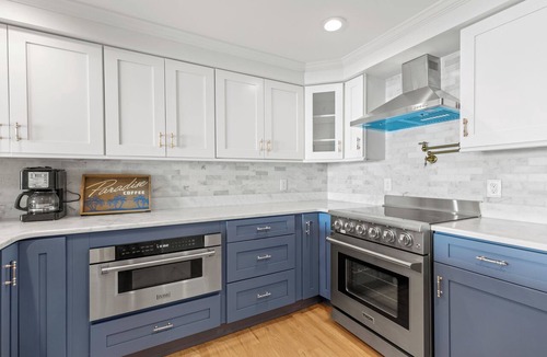 Old Orchard Beach Apartment | Ocean Front Penthouse suite, Luxurious 2-bedroom,1350 sqft,2 decks, A+ location