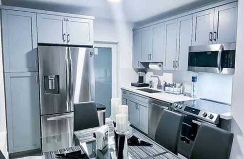 Edgewood House | Ocean Pearl Estate 3BR 2BA W/Pool