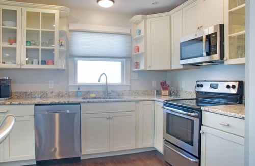 Dewey Beach House | Ocean Side 3 Bedroom - Steps to Beach - Screened in Porch & Deck!