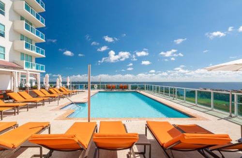 Coconut Grove House | Ocean View Balcony steps from Restaurants, Peacock Park & Marina