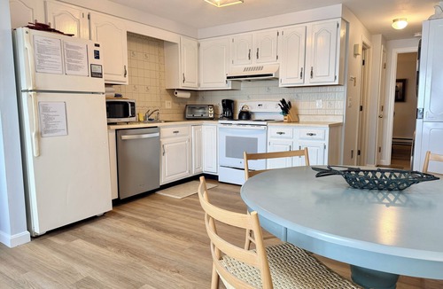 Ocean Park Condo | Oceanfront Condo: Walk to Pier & Balcony Views