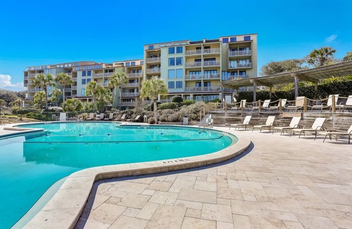 Fernandina Beach Condo | Oceanfront condo with breathtaking views, balcony, AC & outdoor pool