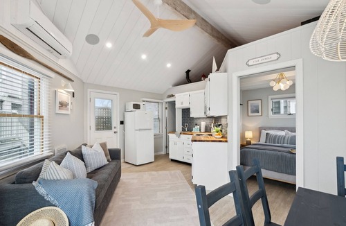 York Beach House | Oceanfront Cottage on Long Sands Beach - Sleeps 4