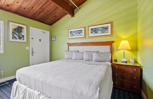 Fort Pierce Hotel | Oceanfront Inn, Inlet View Room, King Bed, #14