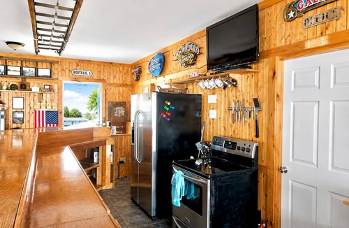 Sullivan Apartment | OCEANFRONT - Taunton Bay Escape with 2 Apts & Cottage - sleeps up to 13 people!