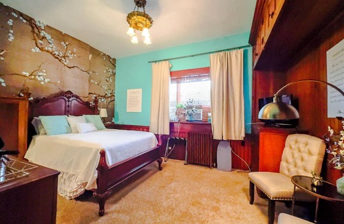 Olean Bed & Breakfast | Old Library Inn - Hemingway Room