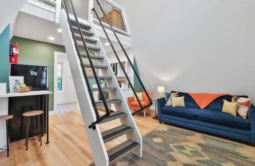 Etlan House | Old Rag Mountain Getaway - WiFi, Smart TV, Fire Pit, Patio, & Full Kitchen
