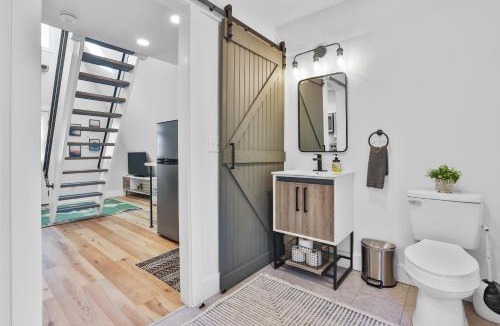 Etlan House | Old Rag Mountain Getaway - WiFi, Smart TV, Fire Pit, Patio, & Full Kitchen