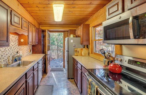 Kabletown Cabin | On-Site Trails, Pond! Rustic Harpers Ferry Cabin
