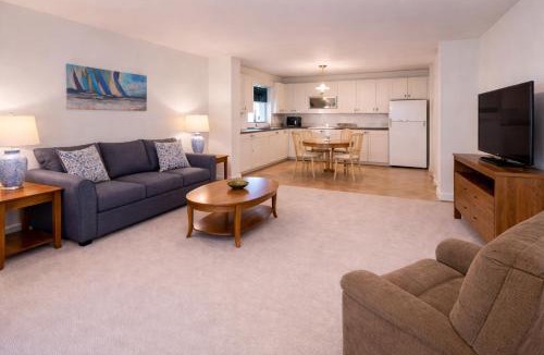 Ellsworth Resort | One Bed Condo Unit near Acadia National Park
