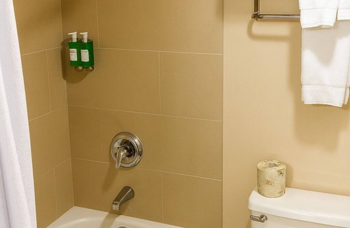 Wenatchee Hotel | One Unit | Pool Access | Free Breakfast
