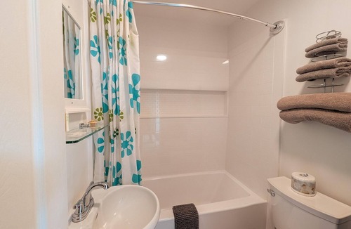Ucluelet Hotel | Open Studio Kitchenette | #4