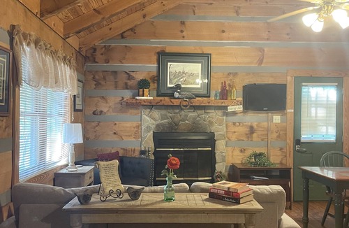 Walland Cabin | Otter Riverfront cabin, great mountain views with Hot tub,Wifi/Cable