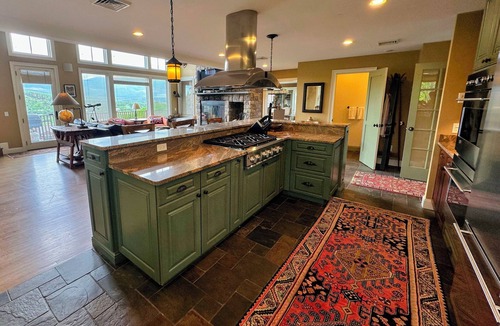 Bethlehem House | P7 Presidential View townhome Ski-In Ski-Out with Amazing Views and Dog Friendly!