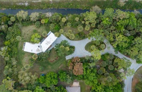 Melbourne Village House | PALM POINT: Oasis In The Heart Of Melbourne
