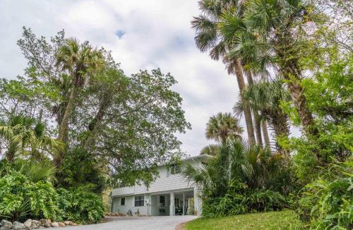 Melbourne Village House | PALM POINT: Oasis In The Heart Of Melbourne