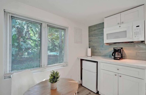 Sailboat Bend Apartment | Palm Tropical Oasis Studio with Pool