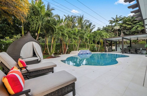 Palmetto Bay House | Palmetto Bay Tropical Home w/Game Room, Pool & Fun