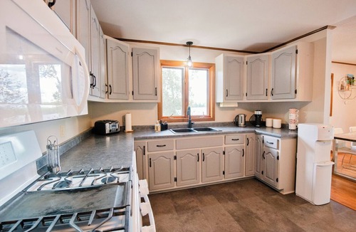 Magnetawan Cottage | Panoramic Views, Sunrise/Sunset, EV Charger Kayaks