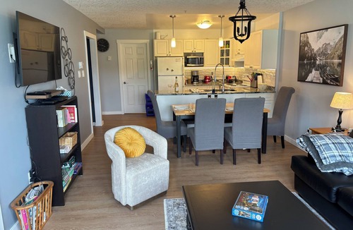 Courtenay Condo | Paradise Glades - Mount Washington