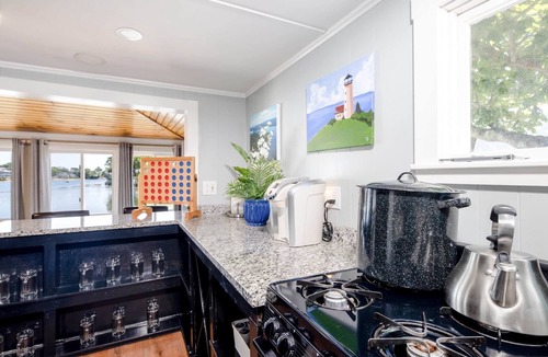 Onset Bed & Breakfast | Park View ROOM @ Compound *E-Bike-Hot Tub -Boats