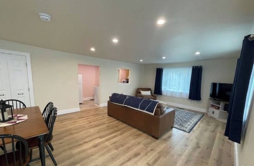 Newcastle Apartment | Peaceful Intown Studio ~ Walk to Shops & Dining