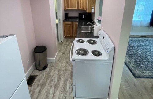 Newcastle Apartment | Peaceful Intown Studio ~ Walk to Shops & Dining