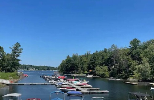 Mayfield House | Peaceful Lake View Getaway,