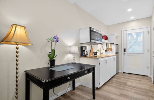 Midway Apartment | Peaceful Lakefront Getaway with Hot Tub & Kayaks