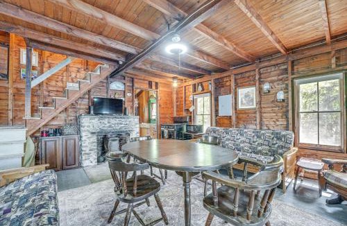 Vassalboro House | Peaceful Lakefront Maine Cabin w/Sunset Views