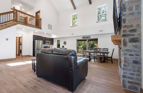 Hollister Cabin | Peaceful Timbers Getaway