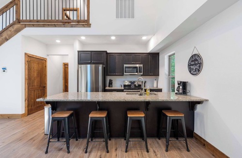 Hollister Cabin | Peaceful Timbers Getaway