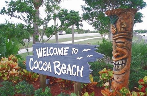 Cocoa Beach Villa | Penguins on the Beach | 2BR Steps to Beach & Downtown w/pool | Unit 3