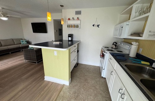 Cocoa Beach Villa | Penguins on the Beach | 2BR Steps to Beach & Downtown w/pool | Unit 4