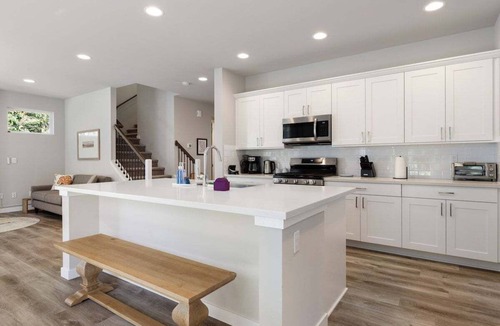 Oak Harbor House | Perch - Modern End-Unit Surrounded by Nature