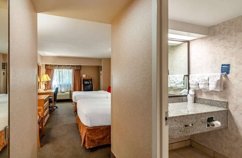 Radnor - Fort Myer Heights Resort | Perfect for Groups! 3 Units, Free Onsite Parking, Pets are Welcome!