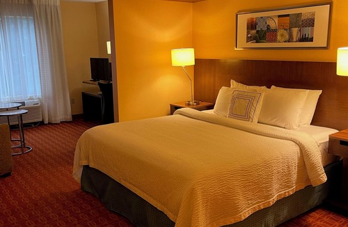 Chambersburg Hotel | Perfect hotel with beautifully decorated rooms conveniently located off of I-81