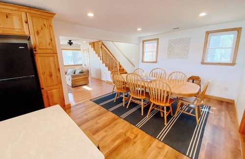 The Bays House | Perfect Lakefront Family Get-A-Way/Private Dock/Firepit/Sandy Beach