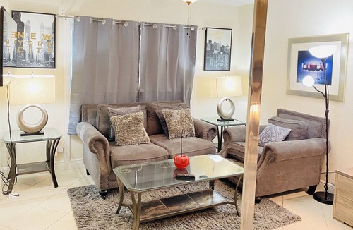 Riviera Beach House | Perfect relaxing 3B 2bth suite Pool/10 min from the beach