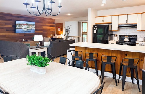Bartlett House | Perfect Summer Getaway-Near Storyland