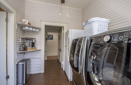 Capital View House | Pet/Family friendly, in/out dining, fenced yard, 30 day min