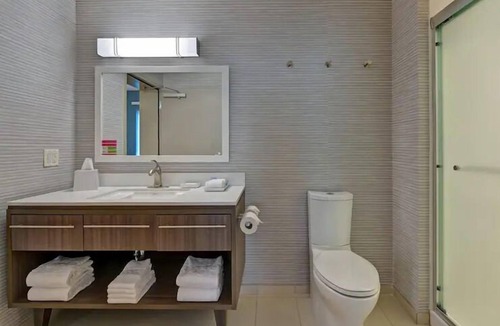 West Palm Beach Hotel | Pet-Friendly 1BR King Suite w/Pool, 1.8mi to Armory Art Center